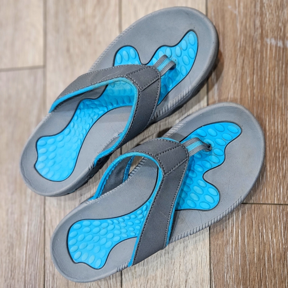 Cabelas flip flops size 9 sandals gray blue